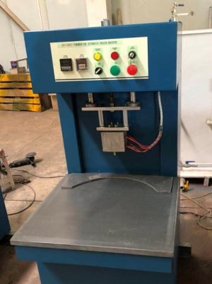 Máy chiết rót nắp